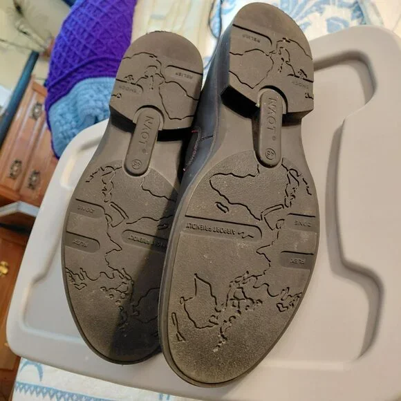 NAOT oxblood shoes Chelsea elastic side panel - Picture 4 of 7